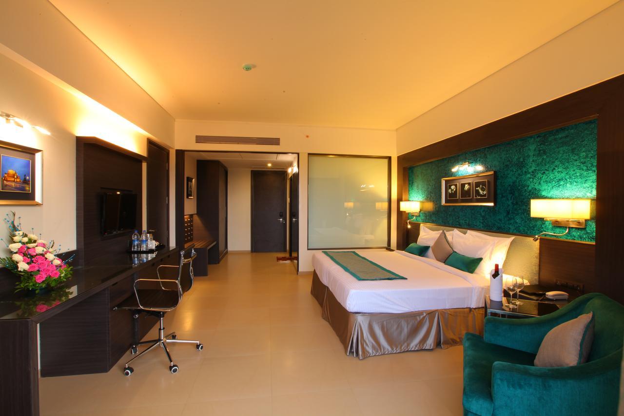Mirasol Resort Daman Exterior photo